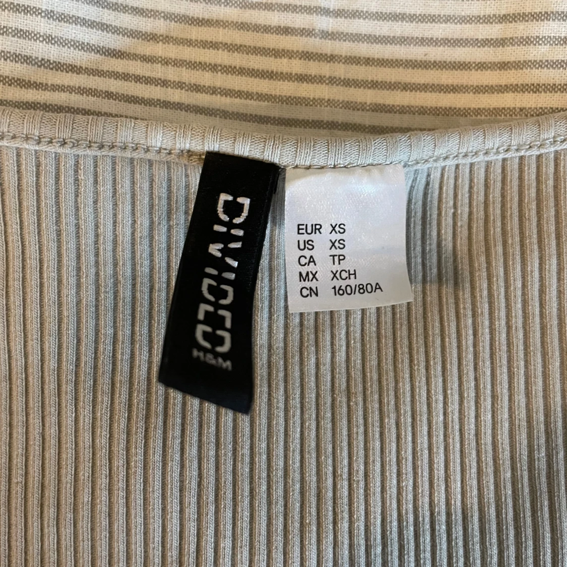 Beige ribbad topp från HM - 1