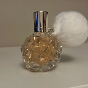 Ariana grande Ari edp 50ml - Ariana grande Ari edp 50ml, oanvänd men har inte paketeringen kvar 