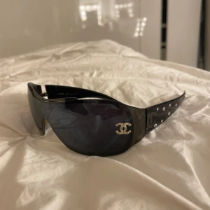 Solglasögon - Jätte coola solglasögon köpta secondhand så antagligen fejk. 