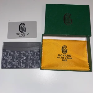 Korthållare - Riktig skön o snygg plånbok passar alla stilar för bra pris Kom privat alla färger finns!!