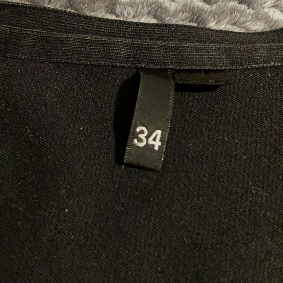 Svart kofta med knappar - 2