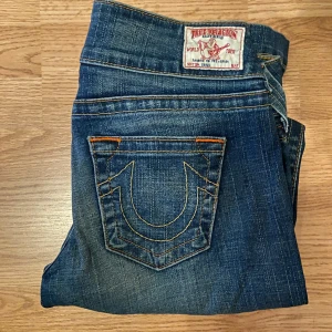 True Religion Boot Cut Jeans   - !skicka bud för snabb affär! True religion flare jeans, storlek 30 i mycket bra skick. Skriv om ni undrar någonting 📲