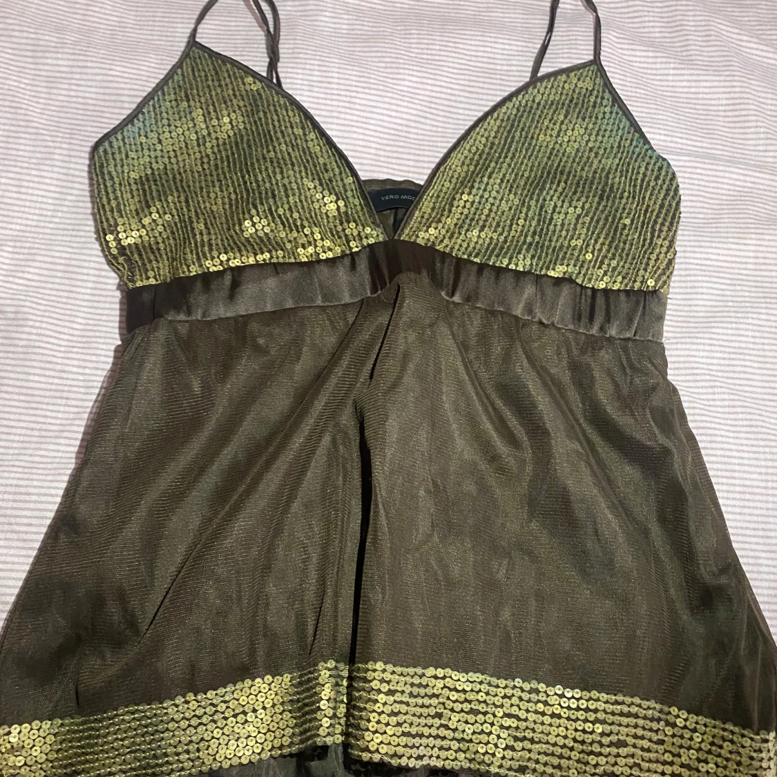 Brun paljettprydd topp från Vero Moda  - 2