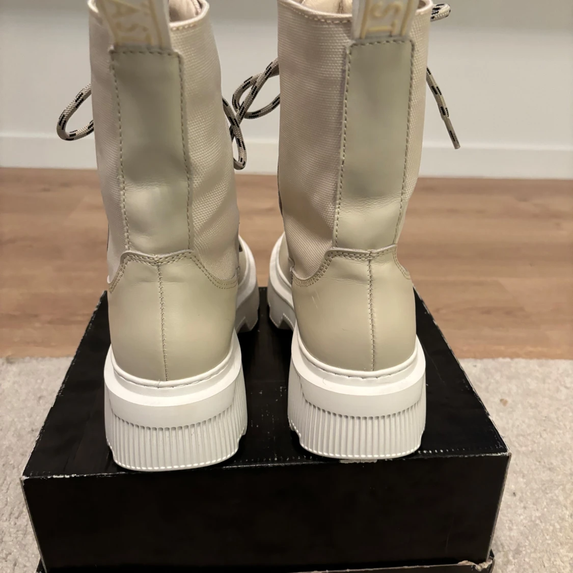 LÄST Caroline Vinter stövlar från märket 38 passar 39  - 2