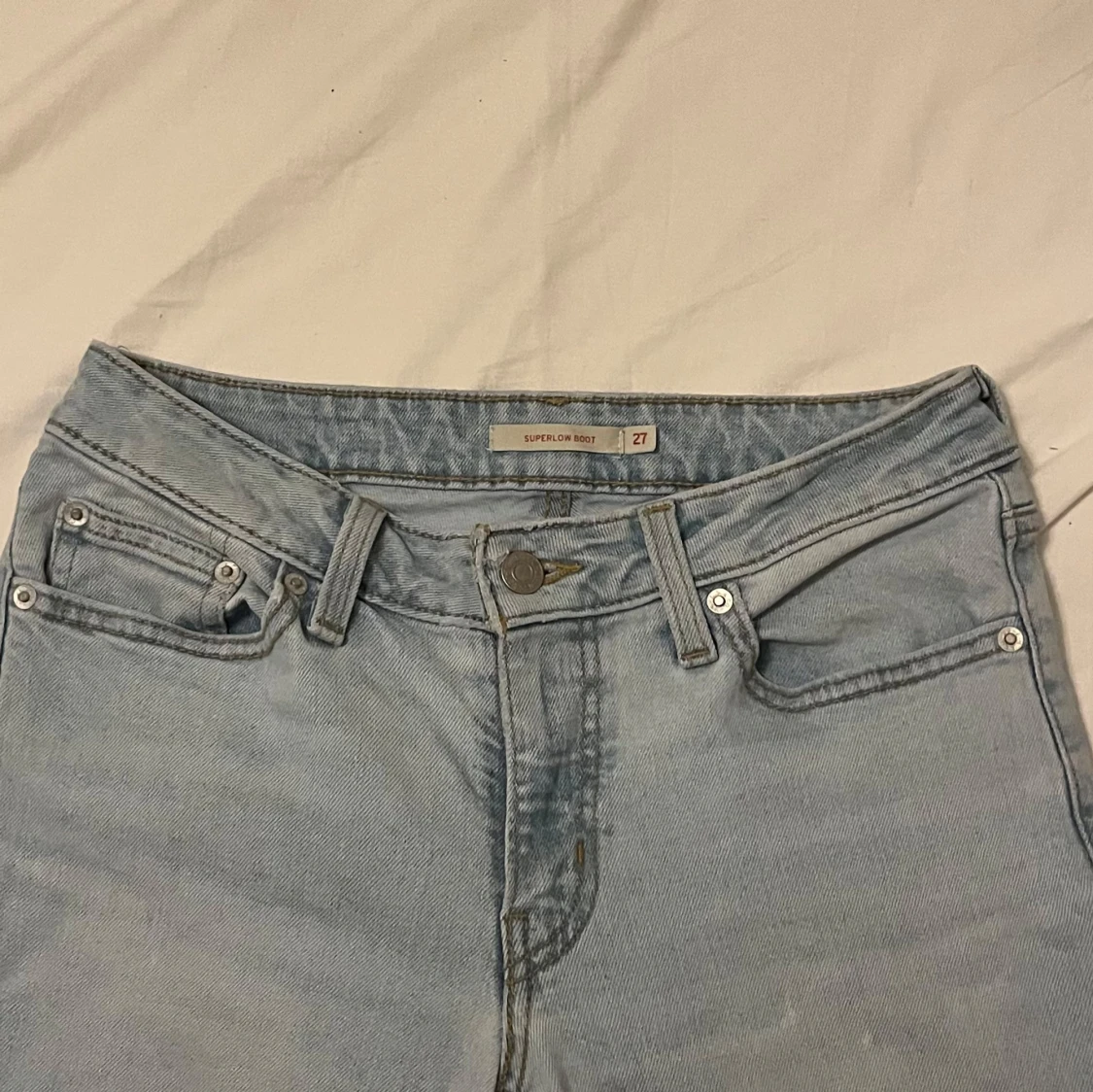 Ljusblå Levis jeans - 4