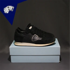 PHILIPPE MODEL TRAINERS  - Philippe model trainers | Skick: 9/10 (bara lite smutsiga) | Passar 42 | Hör av dig om du undrar någonting!