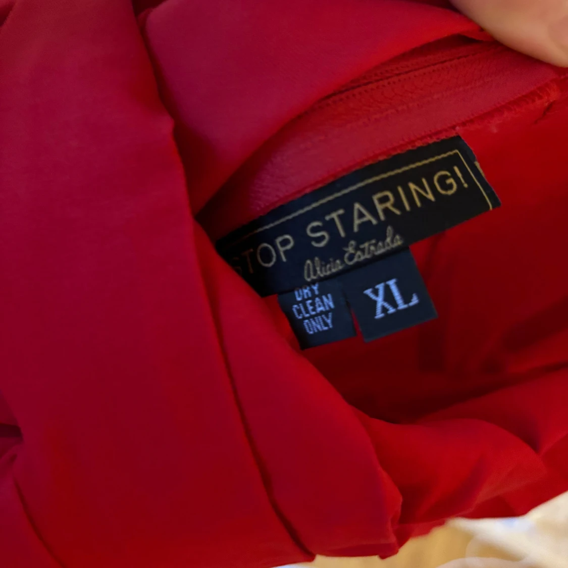 Röd klänning Stop staring - 3