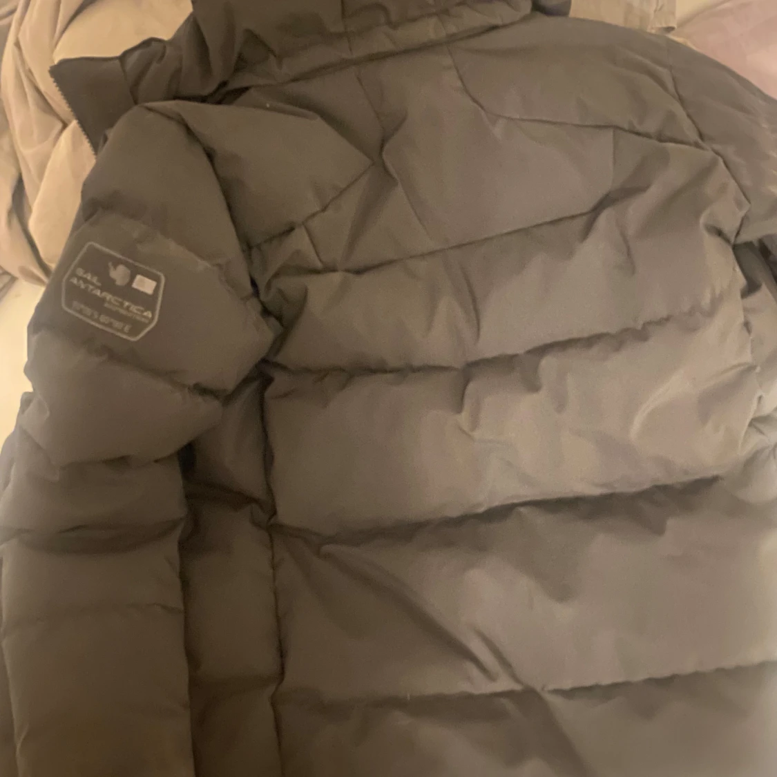 Svart pufferjacka från Sail Racing