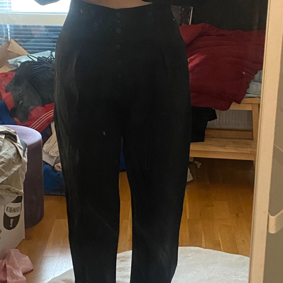 Svarta byxor med knappar - 90
