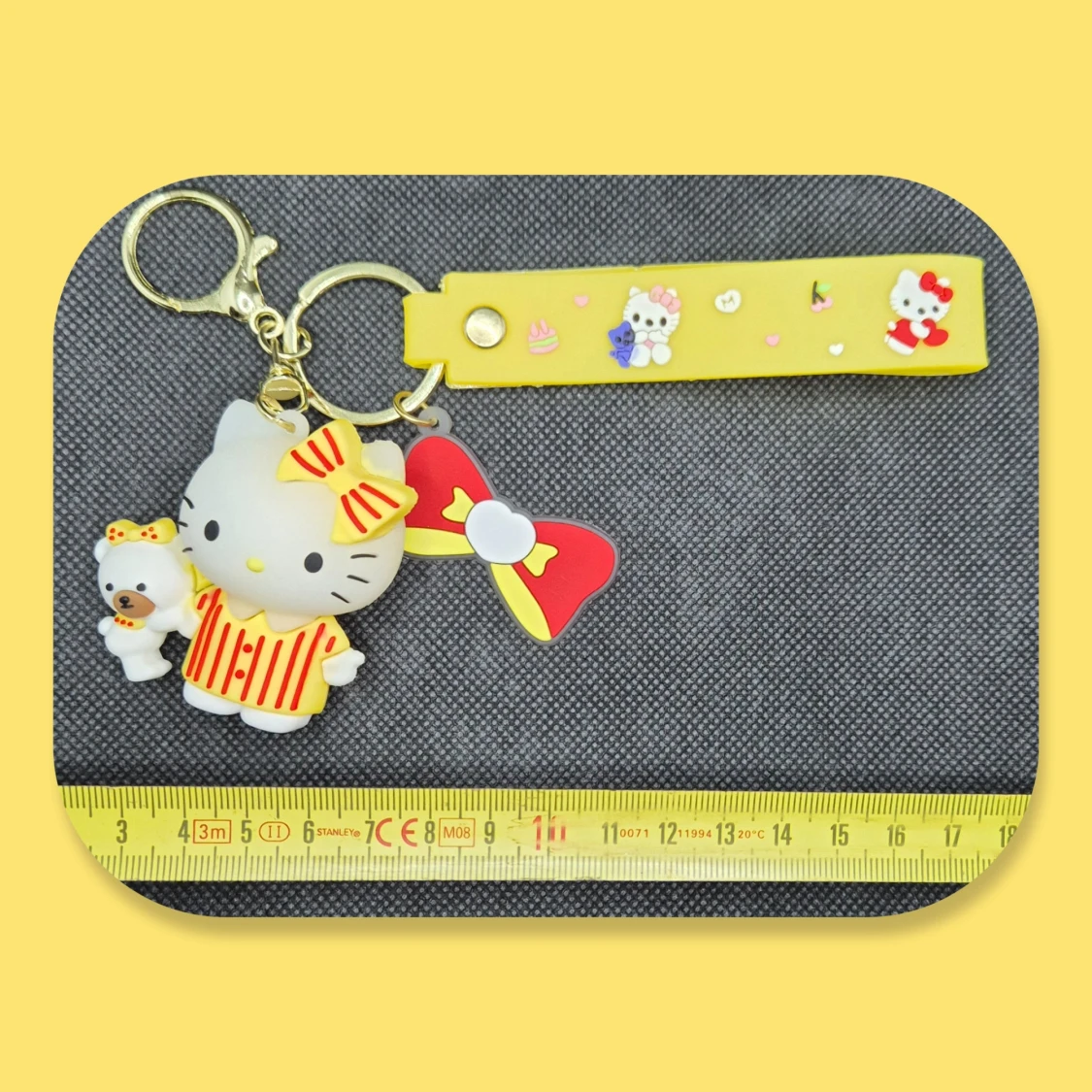 Hello Kitty 🎀 Nyckelring / Väsksmycke  - 93