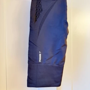 Gymshark leggings - Helt oanvända Gymshark träningsleggings i en jättefin färg. Storlek S men de är stretchiga så passar både mindre och större. Sista bilden visar hur de ser ut på.