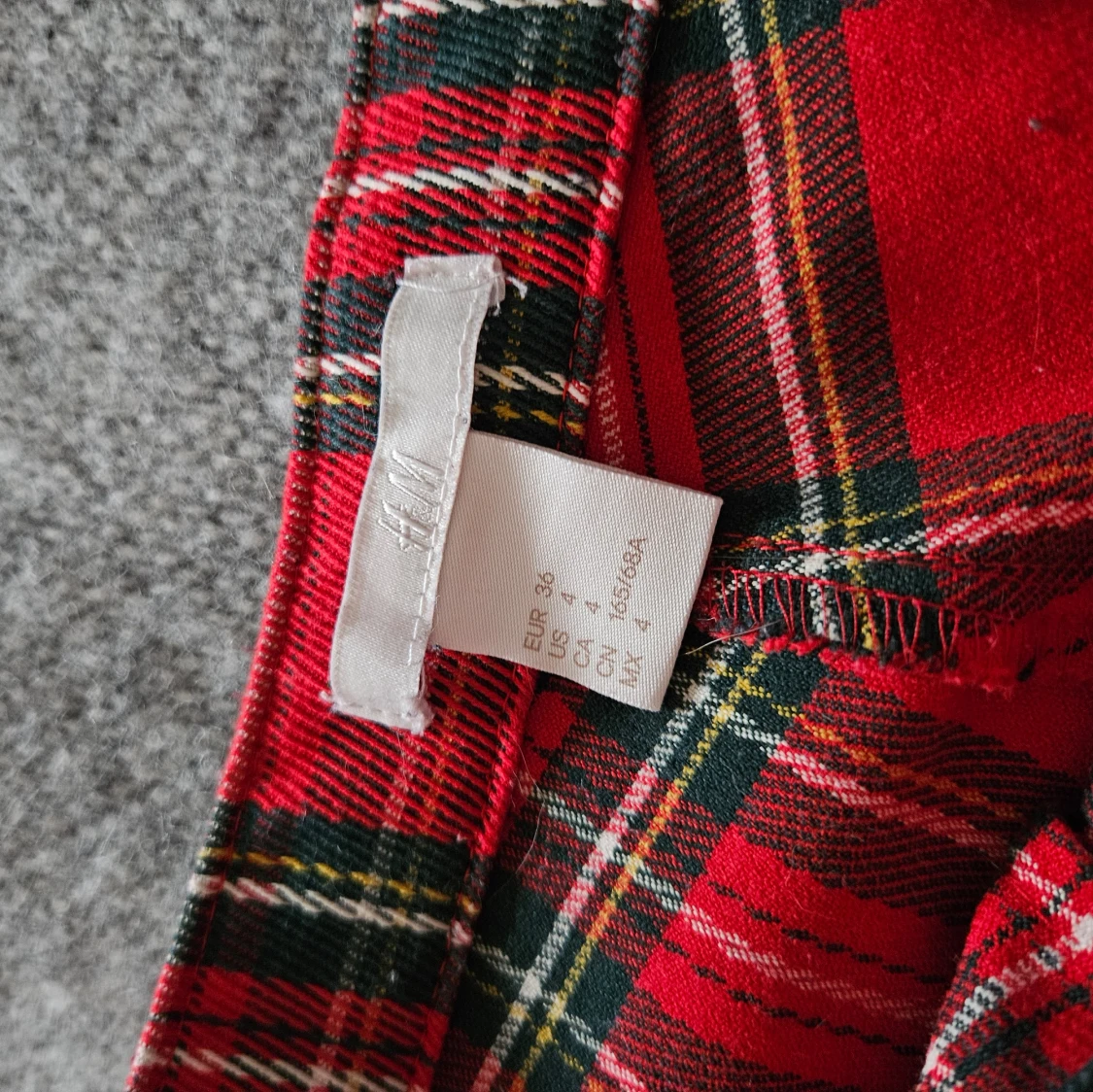 Skotskrutiga byxor från H&M - 92