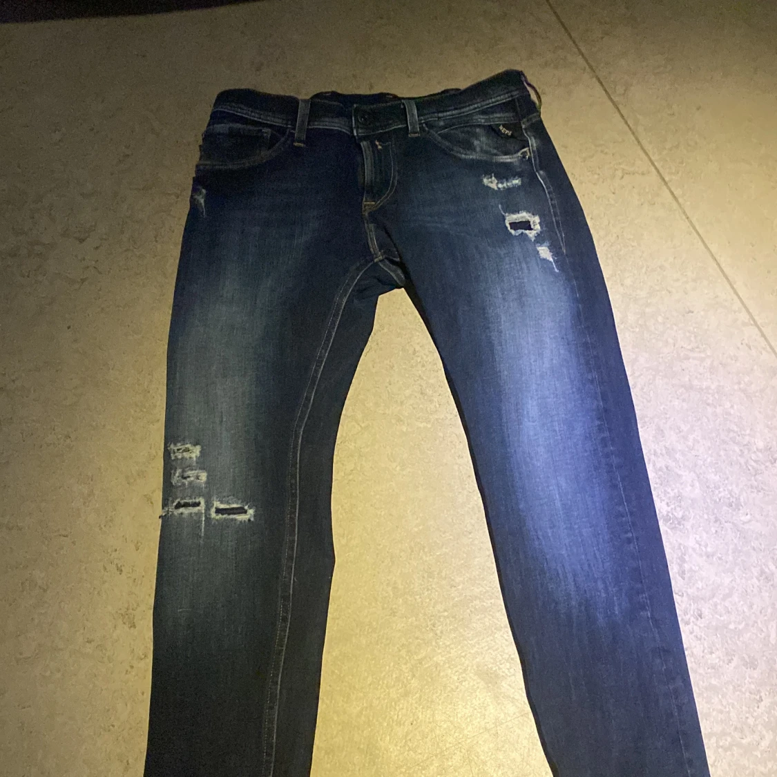 Mörkblå jeans från Replay