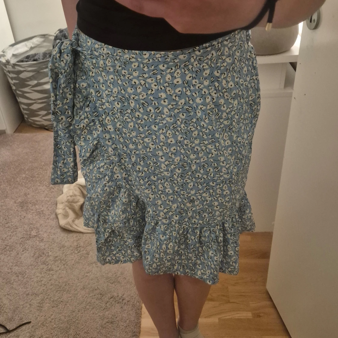 Blommig omlottkjol i blått - 91