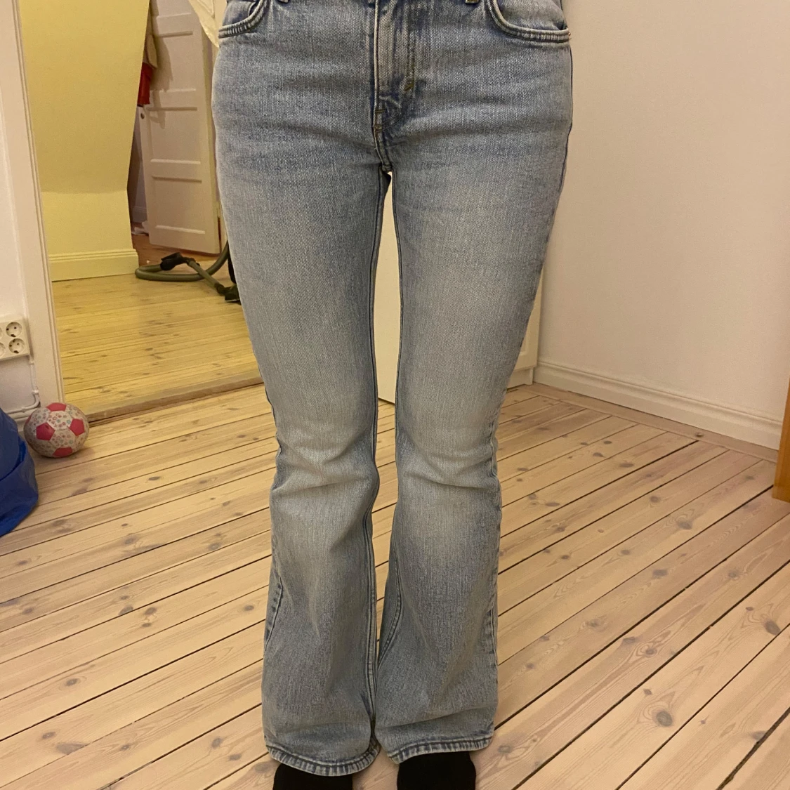 Ljusblå bootcut jeans