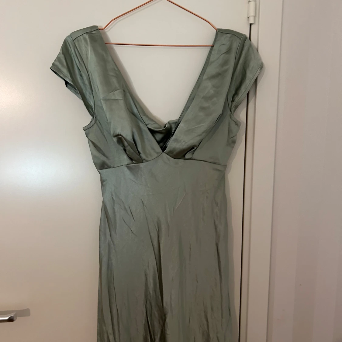 Satin grön balklänning - 91