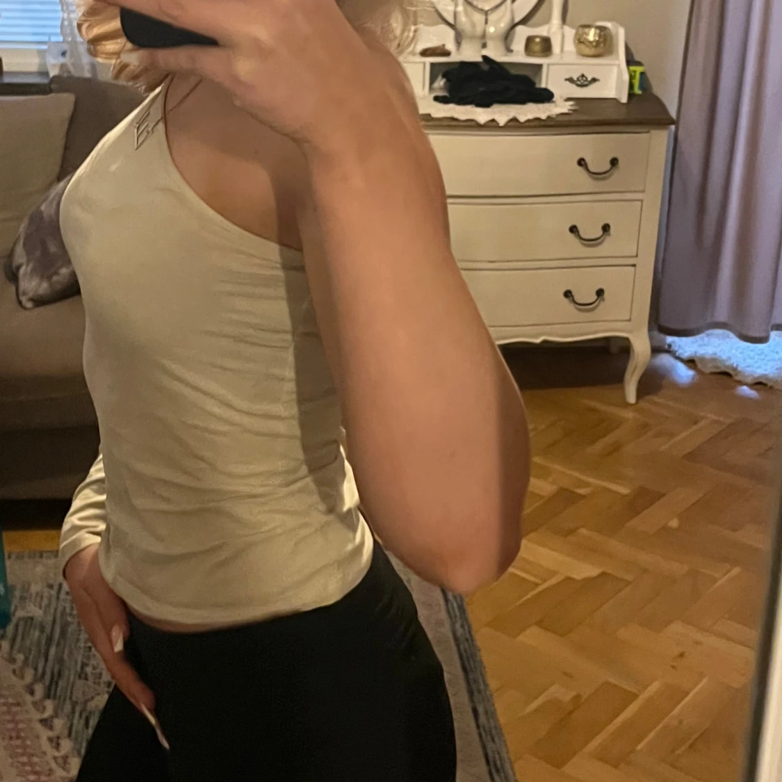 Beige oneshoulder topp - 90