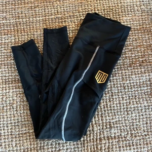 Ridleggings maya delorez  - Mycket fint skick. Gripp och sidofickor. 