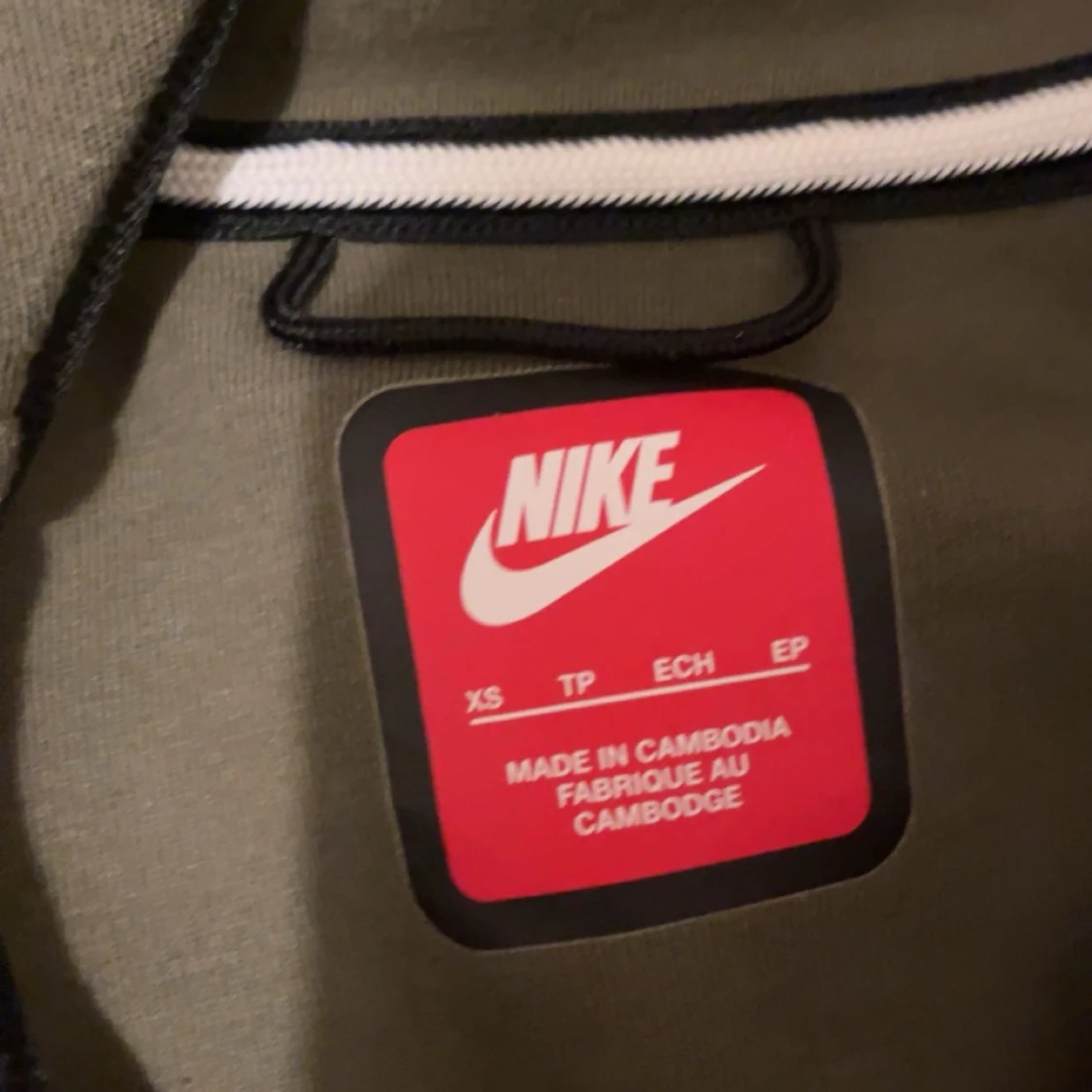 Olivgrön hoodie från Nike - 90