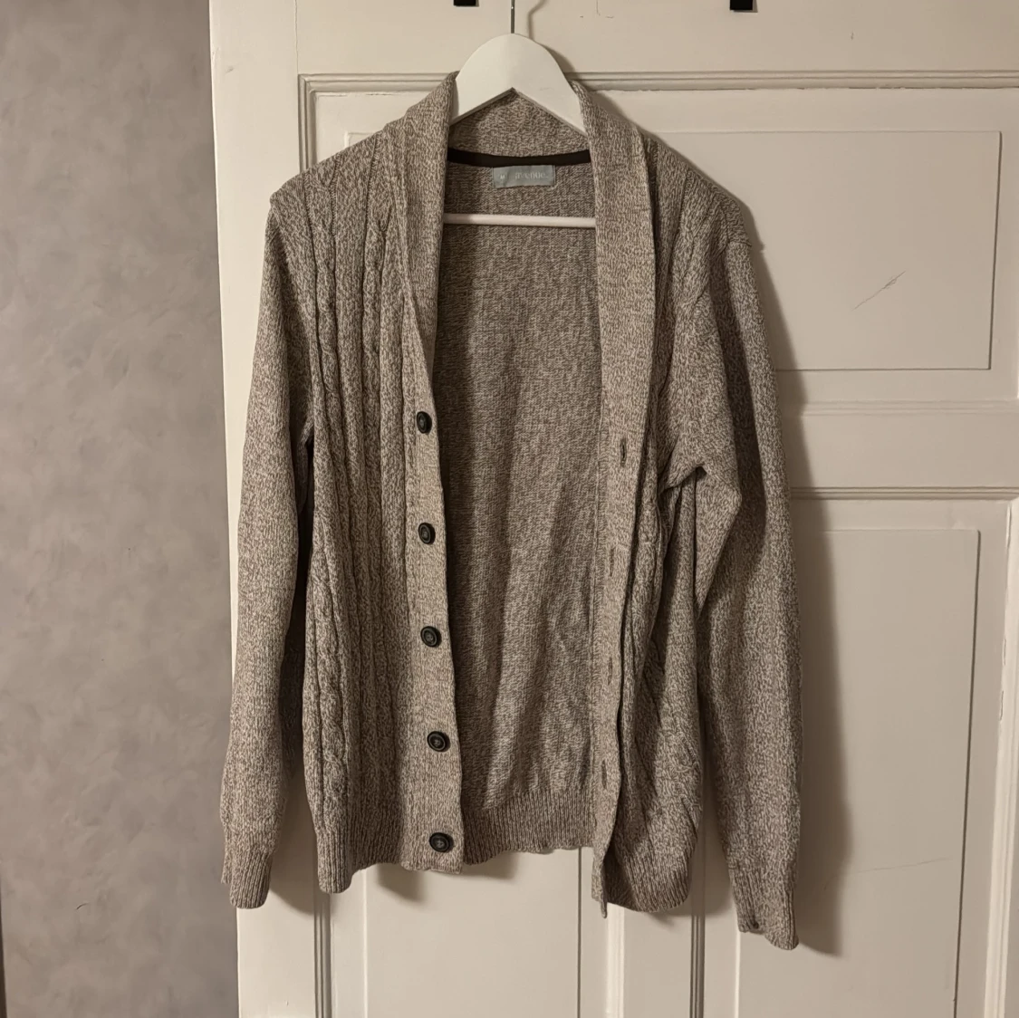 Beige stickad cardigan