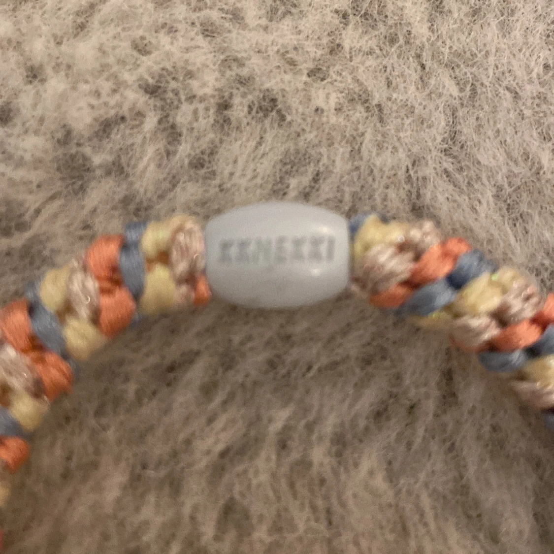 Flerfärgat armband från Kknekki - 90
