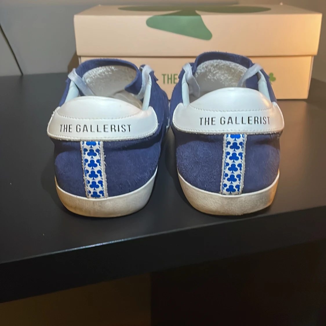 Blå sneakers från The Gallerist - 2