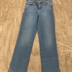 Jeans - Blåa jeans ifrån Gina trico. Storlek XL, passar även som storlek L. 