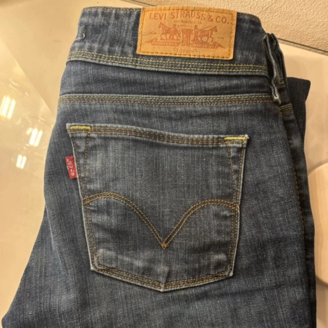 Levi's 570 Straight Fit Jeans - 3