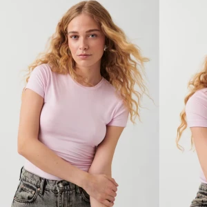 Ljusrosa t-shirt - Säljer en söt ljusrosa t-shirt med rund hals och korta ärmar från Gina tricot .