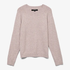 Lavendel lila tröja från Vero Moda - Mysig lila tröja från Vero Moda i en mjuk och bekväm design. Sticks inte alls och perfekt för kyligare dagar.