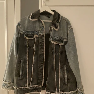 HM Jeansjacka med fransar - Jeans jacka från HM❤️