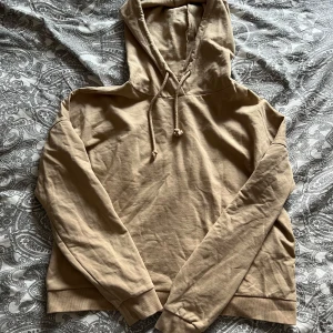 Beige hoodie  - Använd men fortfarande fint skick. Sätt gärna ihop en bundle!