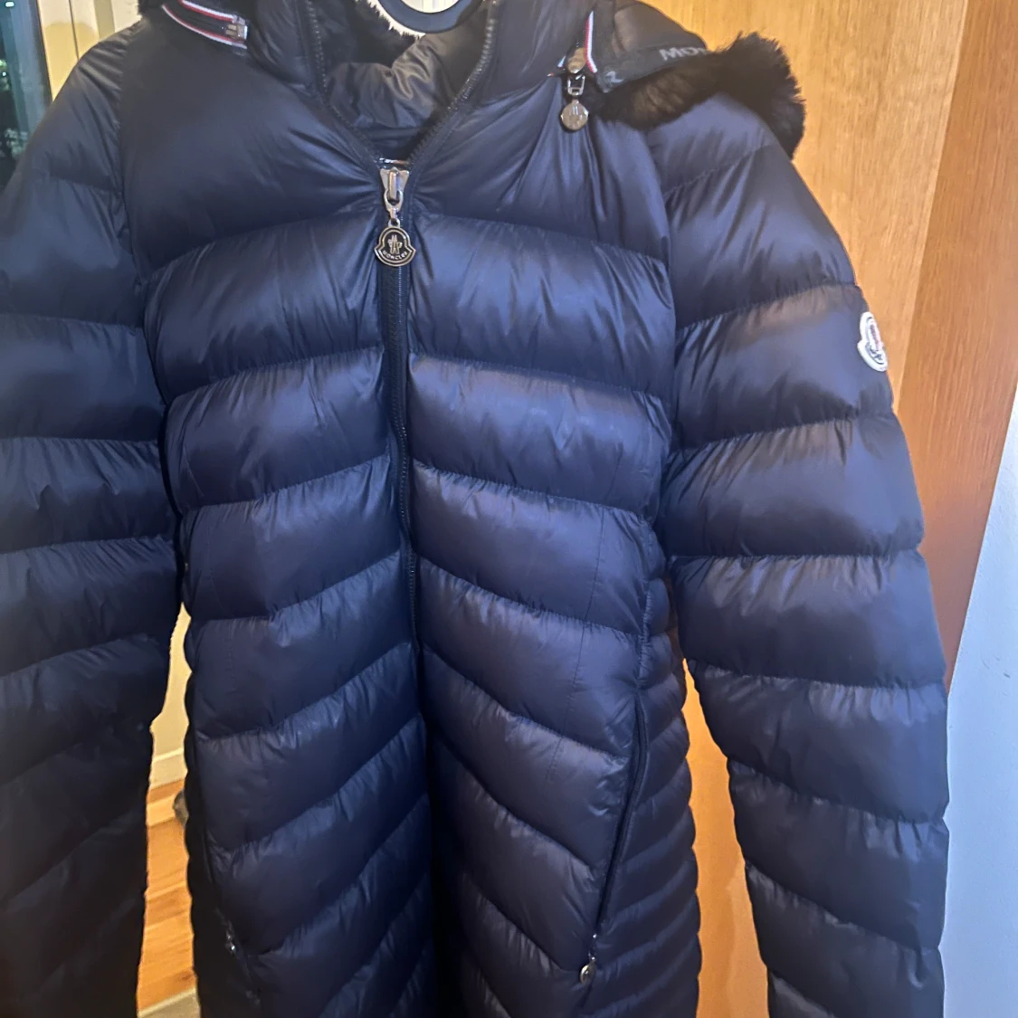 Svart dunjacka från Moncler
