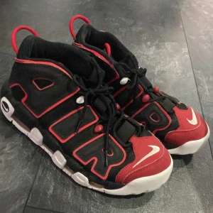 Jordan air basket skor  - Använt dem en liten del tills jag fick mina nya skor. Dem är i jätte bra skick. Jag har använt dem i cirka 1 månad