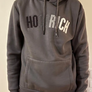 Hoodrich Hoodie  - Köpt för 2 år sedan och knappt använd.