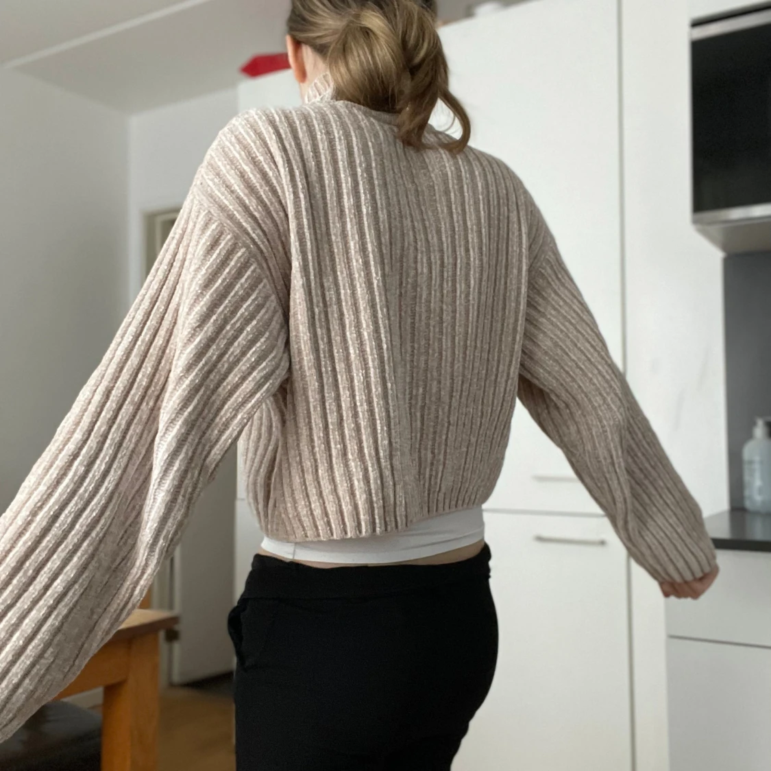 Beige ribbad polotröja - 90