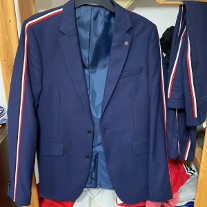 Hel kostym polo, oanvänd helt ny - Kostym, polo