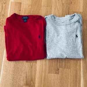 2st långärmade tröjor från Ralph lauren, storlek 7 år - 2 tunna tröjor från Ralph lauren. 50 kr styck 