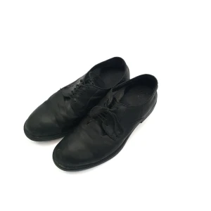 Svarta brogues - Från vagabond.  Står strlk 38 men skulle säga att de är som 36.  De sitter väldigt tajt 
