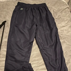 Lacoste byxor - Köptes utomlands  Passar till xs/s Aldrig används 