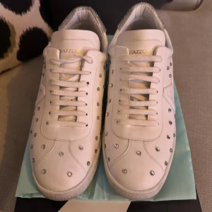 Aquazzura Sneckers  - Använda endast 1 gång Smalare i storleken Allt ingår som skokartong, dustbag samt kvitto 