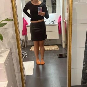 Skin kjol i storlek 36  - Använd ungefär 3 gånger 