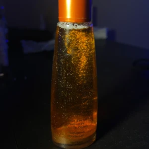 Parfym! - Säljer min älskade parfym! Den luktar himmelskt!! Tänk som en mysig bullbak, den doftar kanel och jul typ? Svårt att beskriva men den luktar så gott🙏🏼