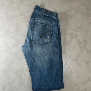 Dondup Jeans  - Snygga Dondup jeans med riktigt cool tvätt. Storlek 31.