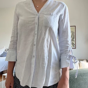 Zara linneskjorta - Linne skjorta från zara med gulliga detaljer 