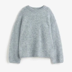 Hm mohair tröja - Säljer denna hm tröjan i mohair! ❣️nyskick endast testad❣️GÅR INTE NER I PRIS!!🚨❤️