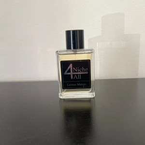 Lemon Mango Niche4all - Niche4all Lemon mango 100 ml. I princip helt full, endast använd ett par gånger 