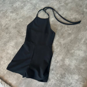 Svart jumpsuit - Skönt material 