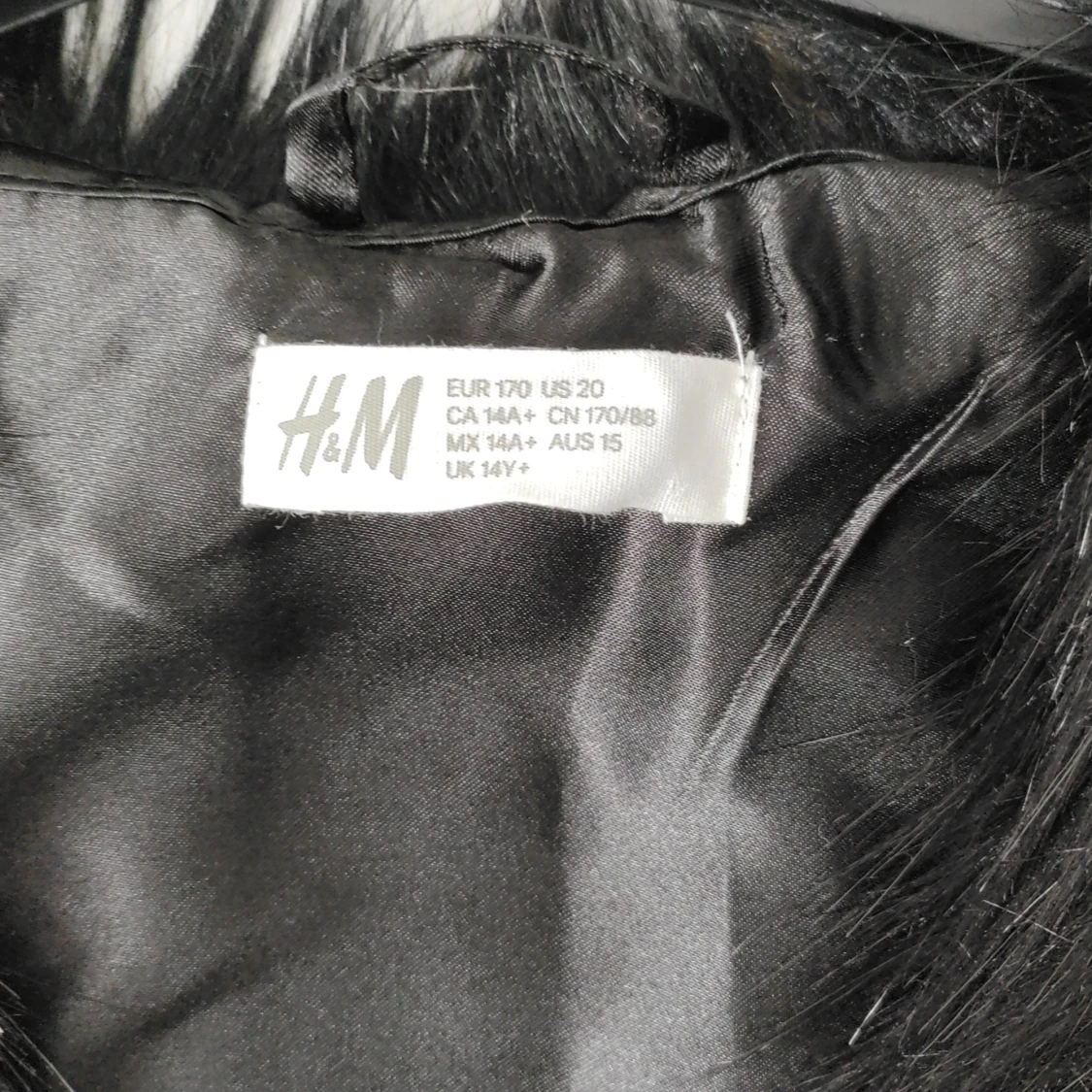 Svart fluffig väst - 90