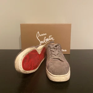 Christian Louboutins - Tja! Säljer nu dessa riktigt feta loubsen då de inte kommer till användning längre. Allt og ingår! Skriv i dm vid mer frågor!